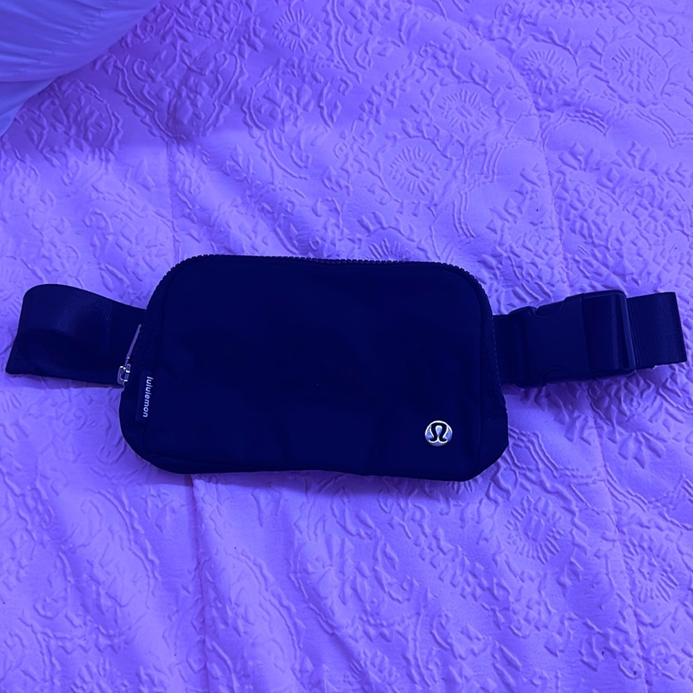 Black Lululemon Everywhere Belt Bag Large 1L